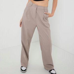 NWOT Garage pleated pants